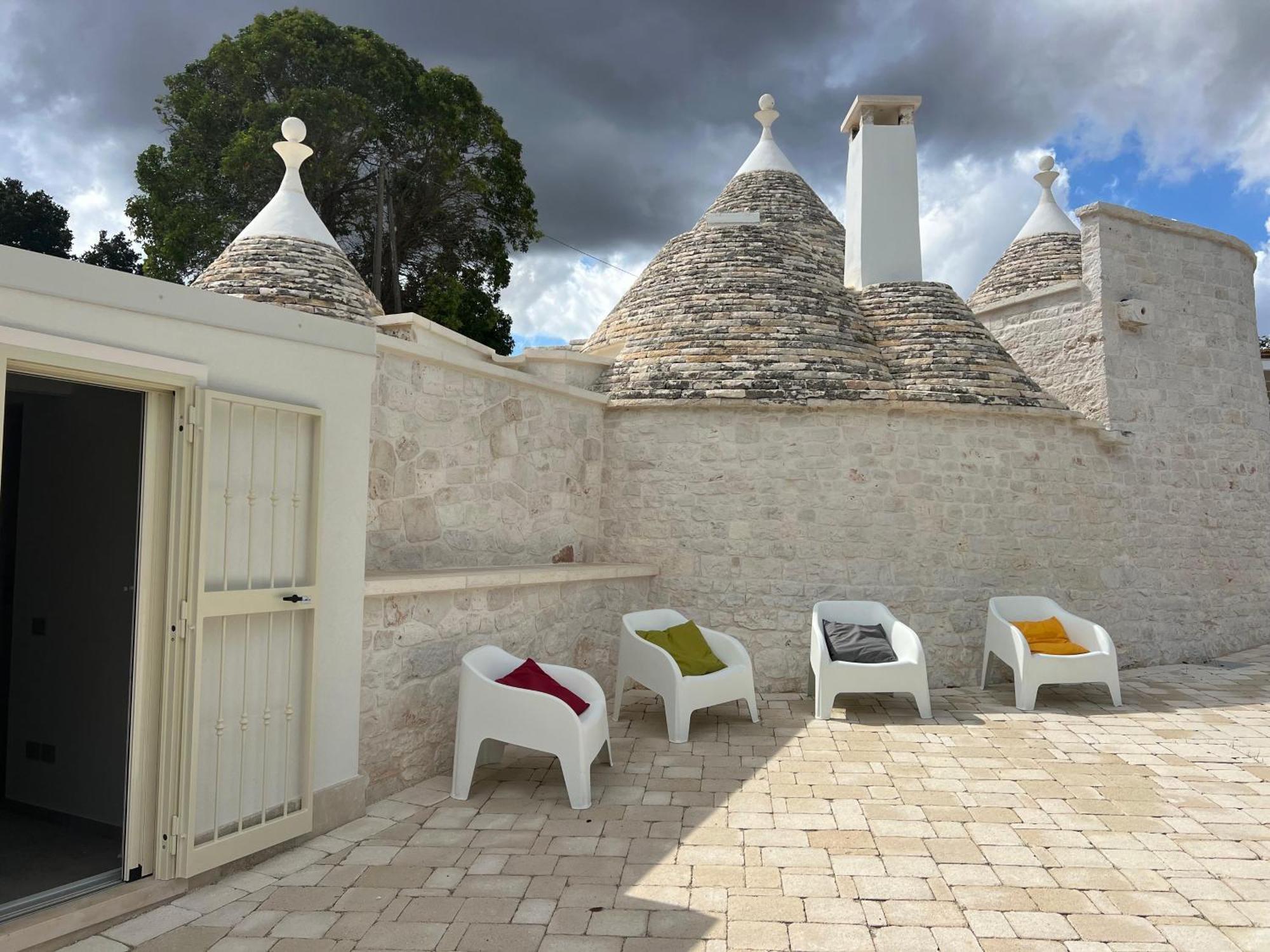 Trulli - Coni Di Luce * Locorotondo