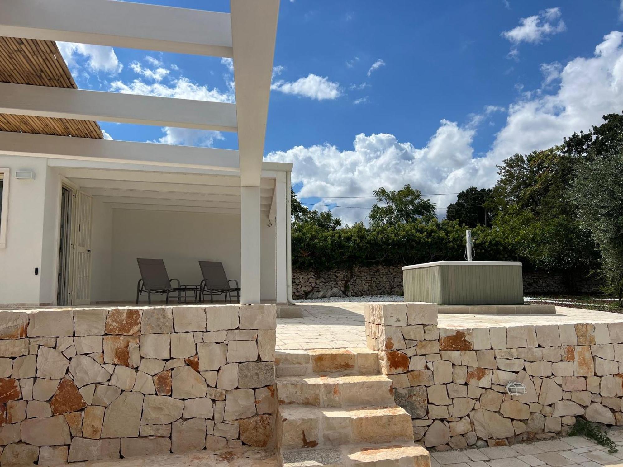 Trulli - Coni Di Luce * Locorotondo